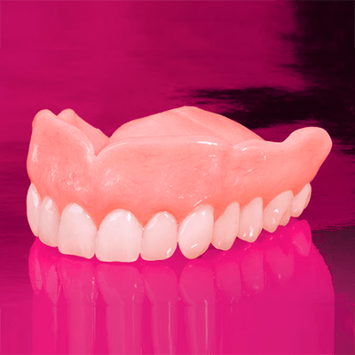 пластмассовые зубные протезы